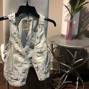 American Eagle Cropped Denim Vest